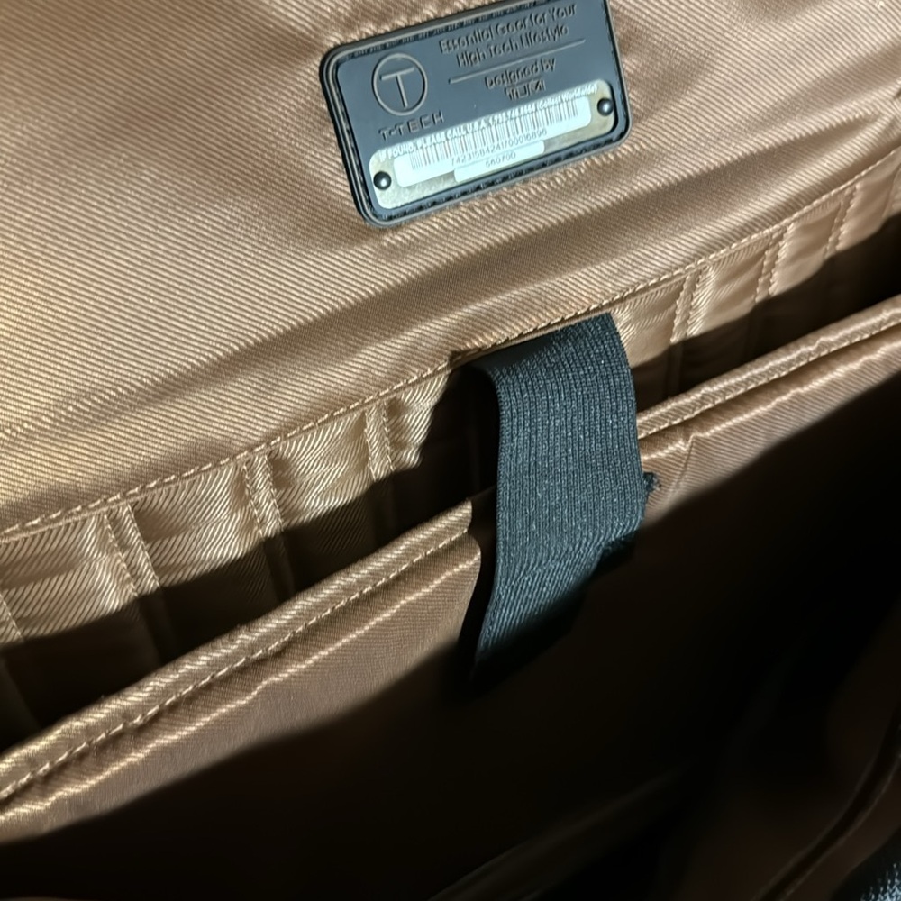 Tumi T-Tech Laptop Bag - Picture 15 of 16